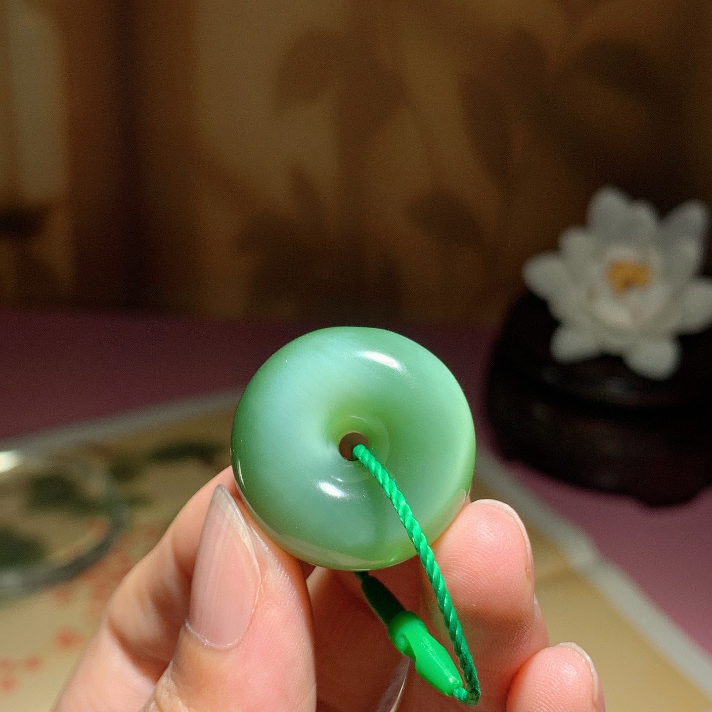 和田玉俄罗斯碧玉阳绿猫眼平安扣挂件！尺寸25/12重12.5克 玉质细腻油润 底色纯净 脂粉好，品质