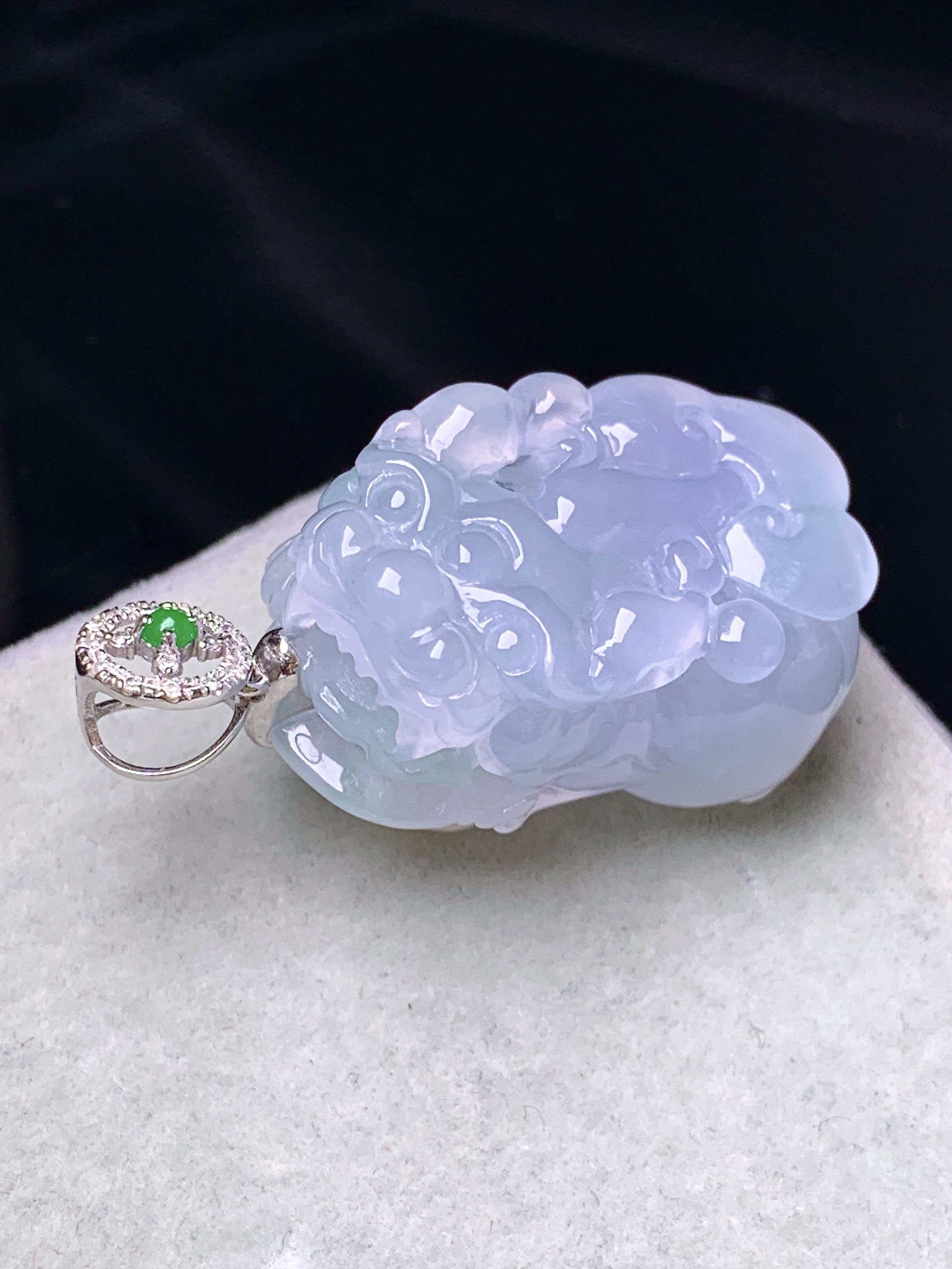 18k金镶嵌貔貅吊坠 玉质细腻 色泽艳丽清新 水润亮眼 整体尺寸33.5*16.5*12 b1