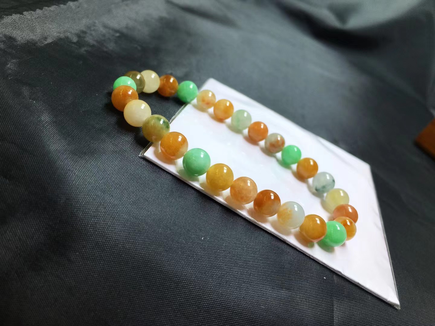 ️ 三彩手链，卡7.4mm，27颗，种好，玉质细腻，色彩斑斓，颗颗精选，耐看