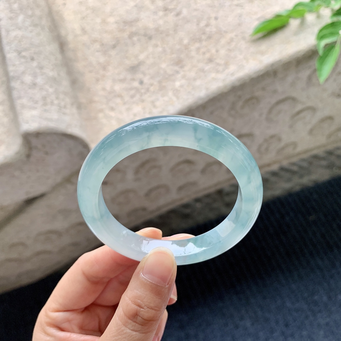 正圈50 51，圈口51.8/10.3/8.3，编码B2071617，冰飘花，水润，种老，细腻，有纹线