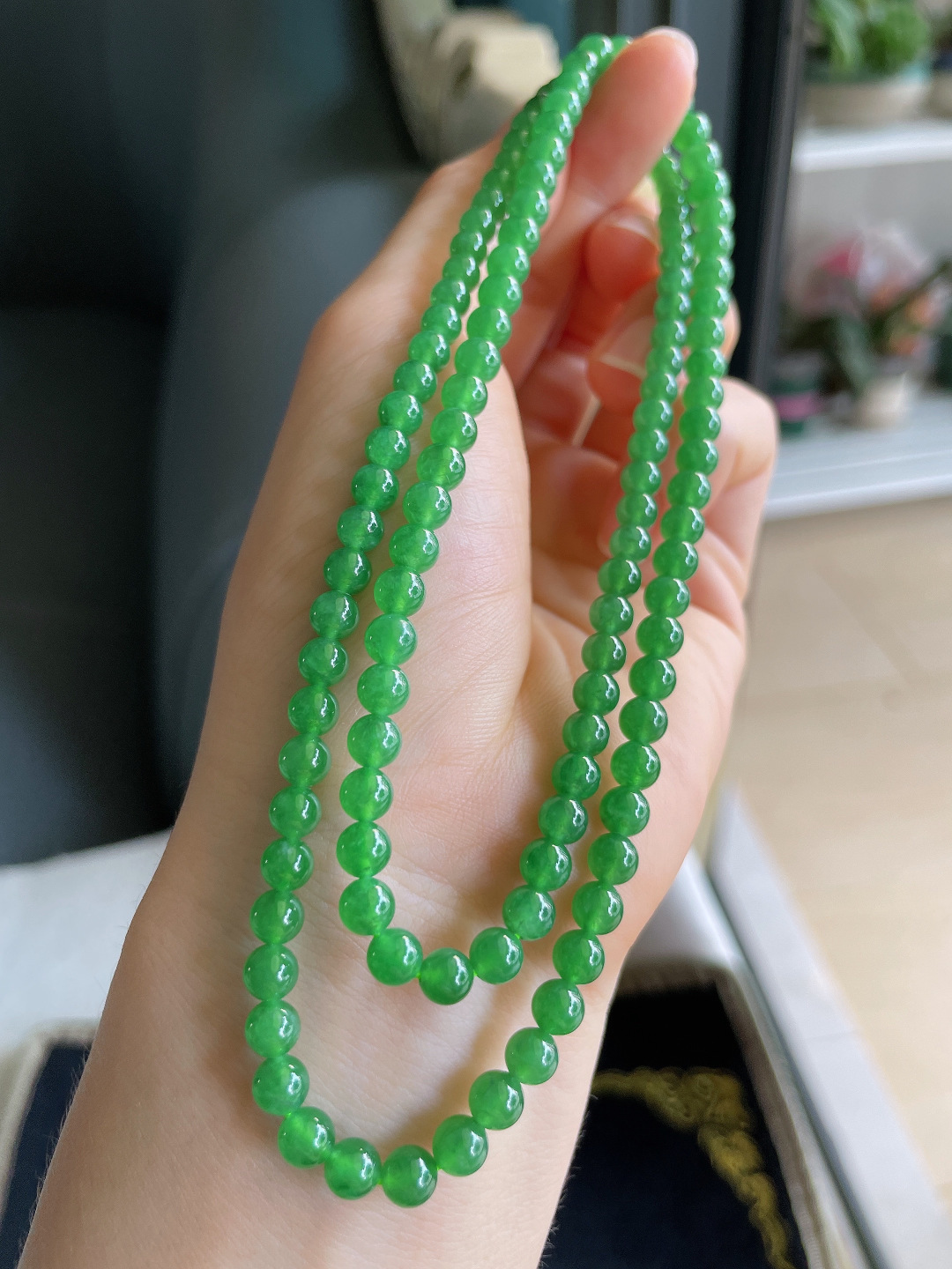 缅甸天然翡翠A货，冰满绿珠链，尺寸：5mm118颗。【编4373】