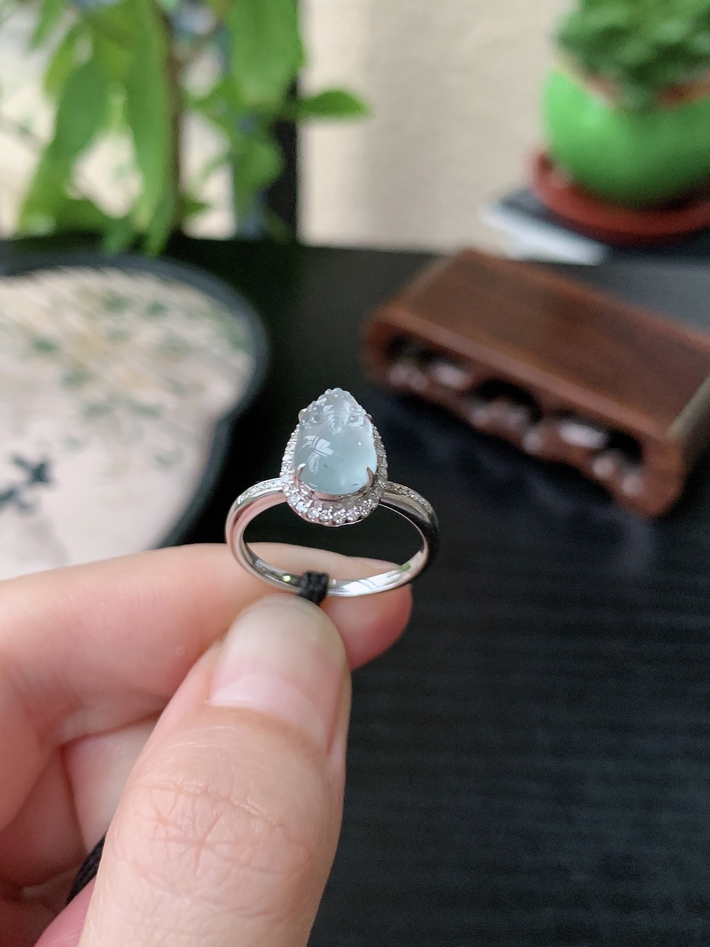 18k金镶嵌老坑冰种胶感白月光貔貅戒指,裸石尺寸:9.5-6.7-4.3mm
