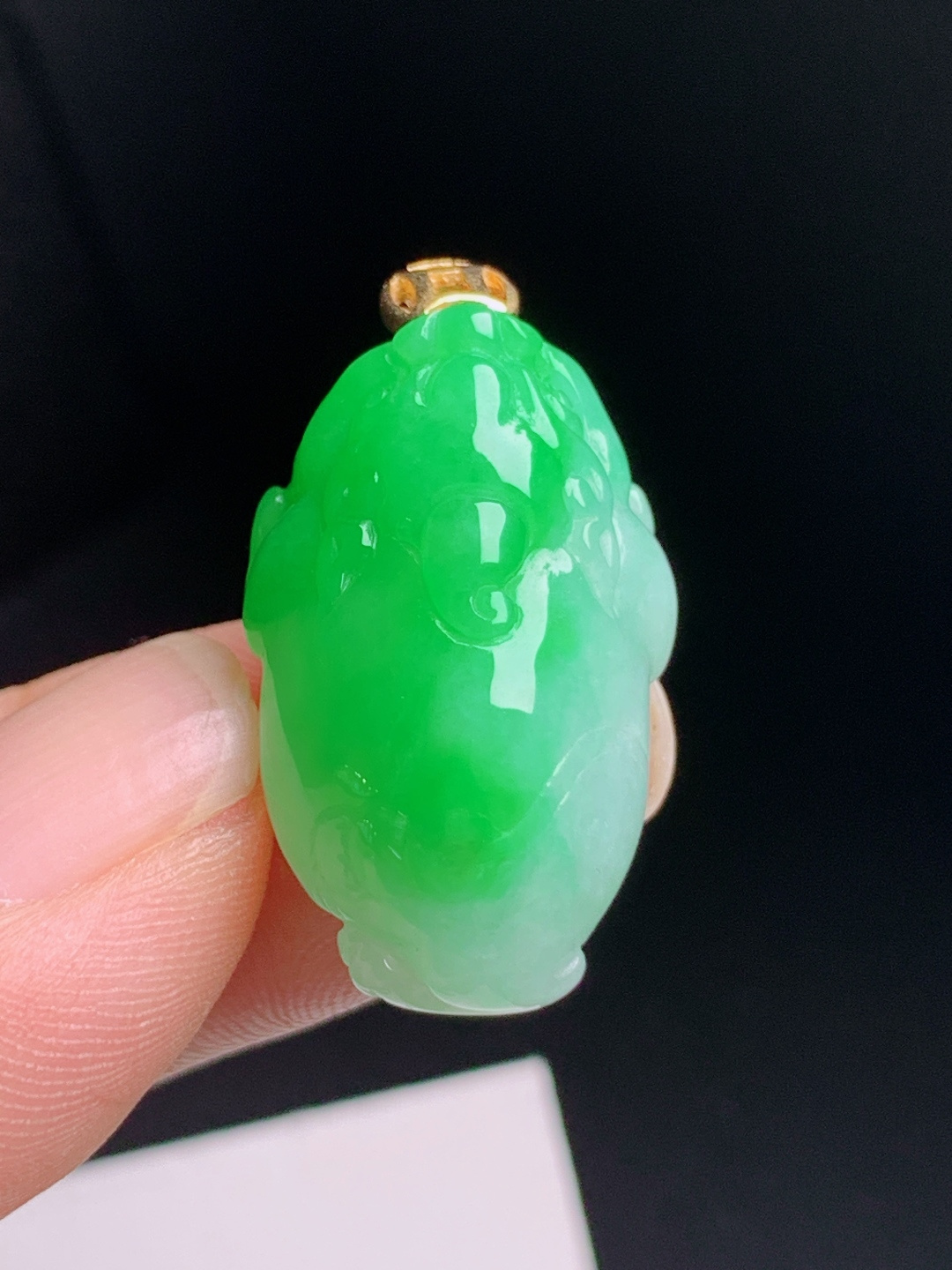 正阳绿金蟾吊坠，色浓种老，造型饱满，守财纳福，裸石24.9-15.7-10.629.5