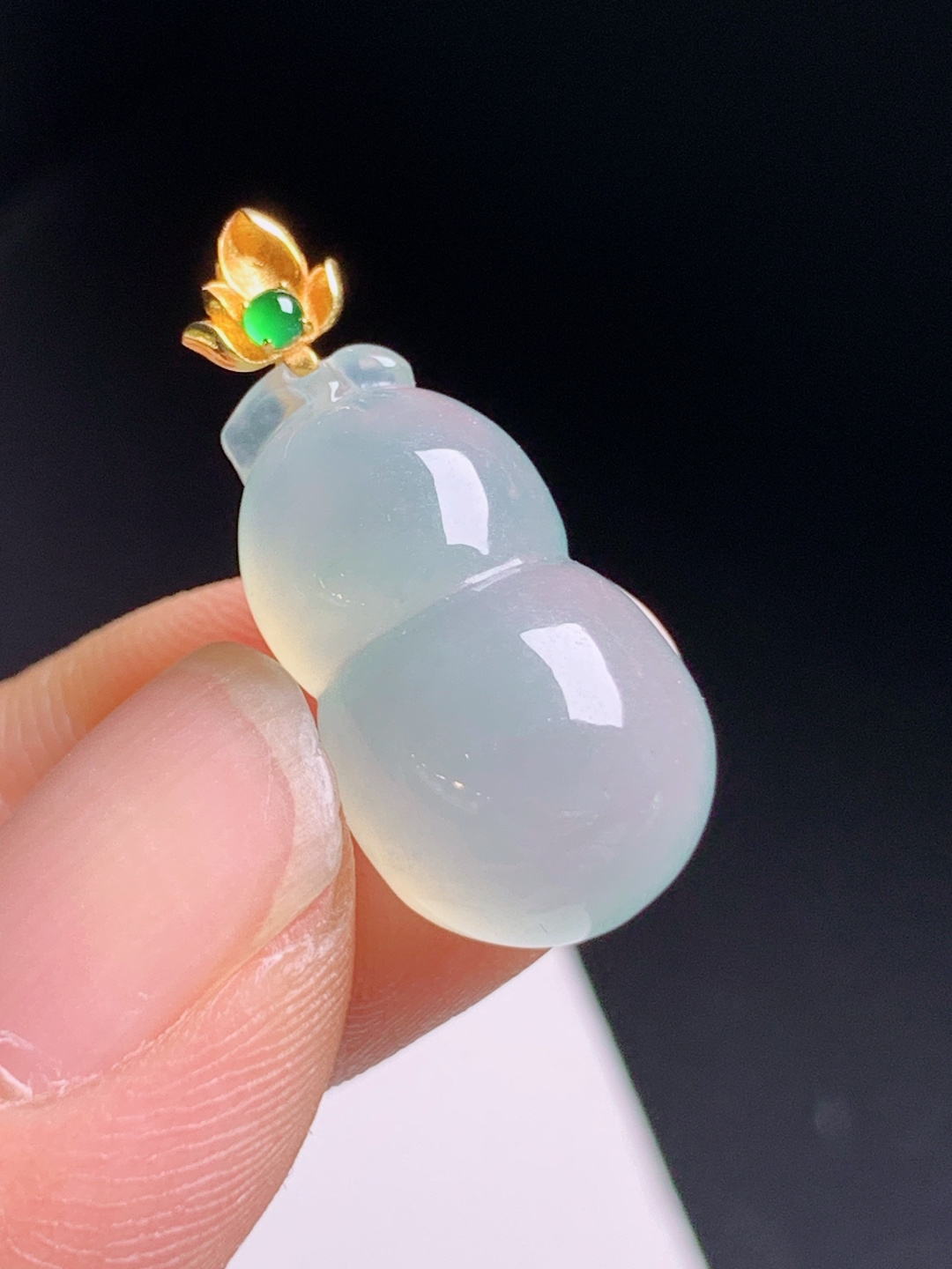 高冰葫芦吊坠，冰润细腻，金扣点缀，福禄绵长