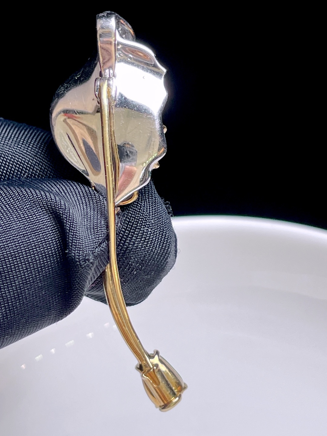 ️ 冰种阳绿福豆胸针 色泽鲜艳，种老水润，18k金镶嵌 整体：45 裸石：6.8/4.5