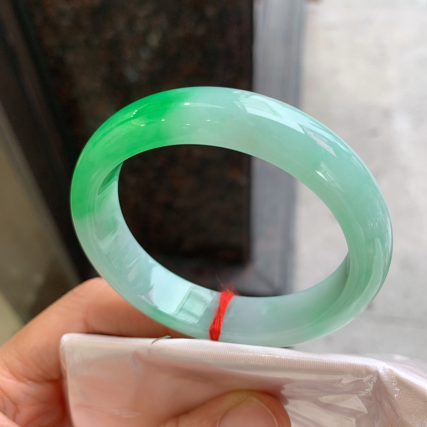 贵妃飘绿 微纹 尺寸：53.5/47/12/6.8 色辣