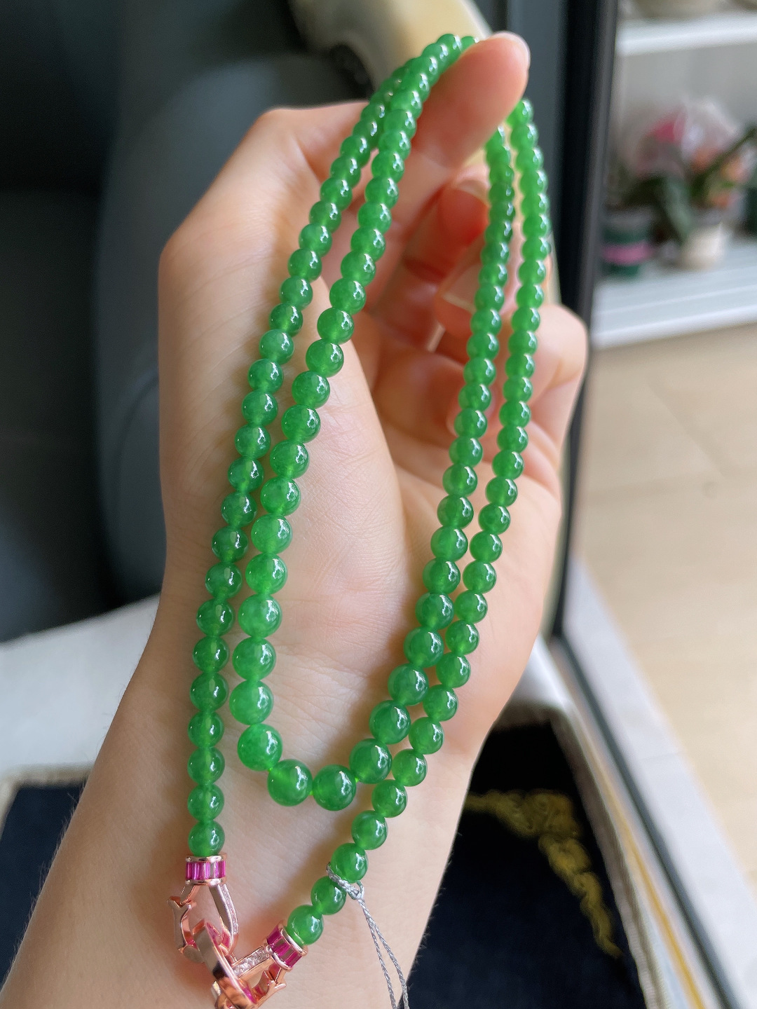 缅甸天然翡翠A货，冰满绿珠链，尺寸：5mm118颗。【编4373】