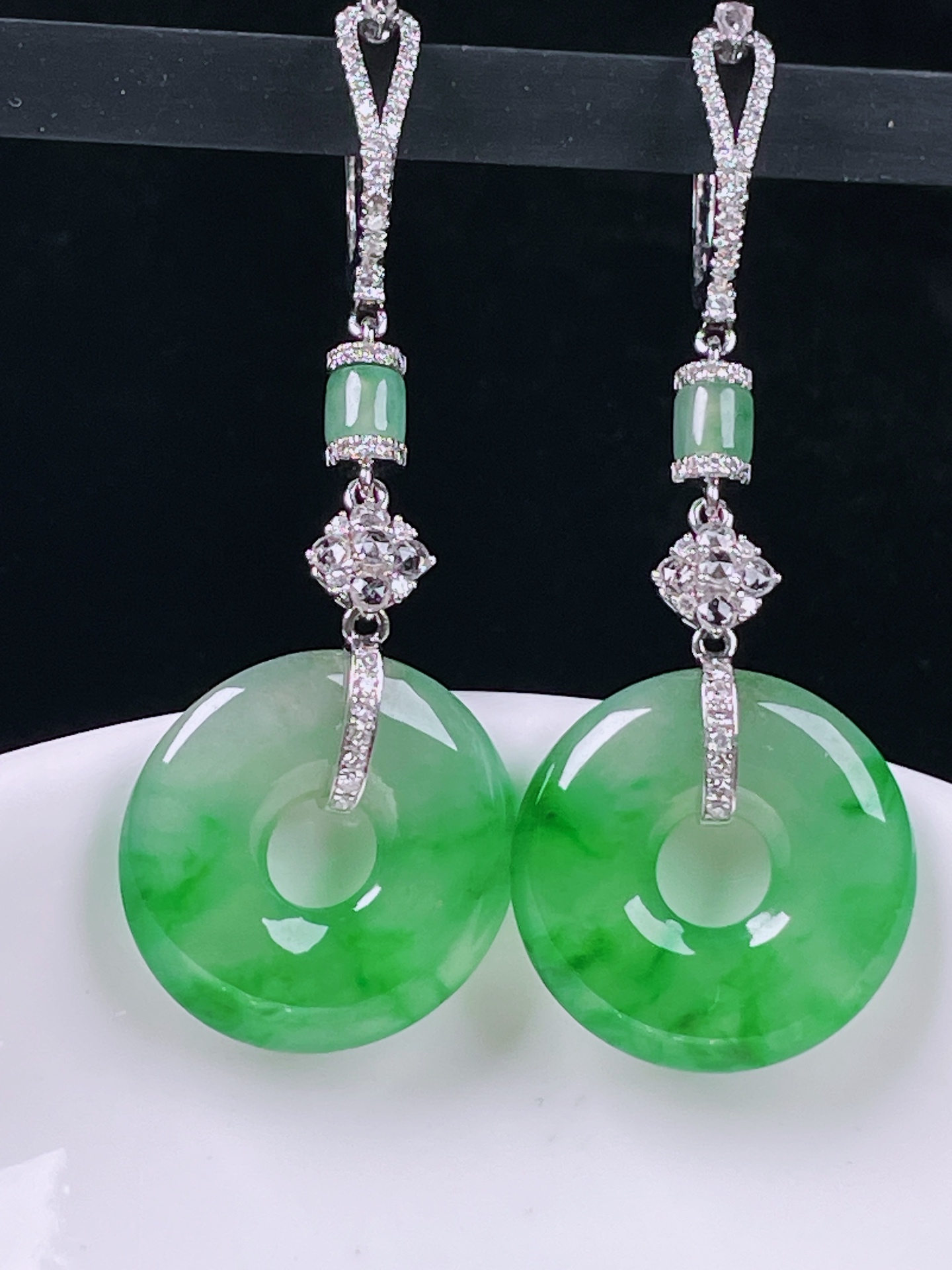 ️冰绿耳坠，老种起光，细底通透，尺寸：48裸石18.3/3.3mm0704