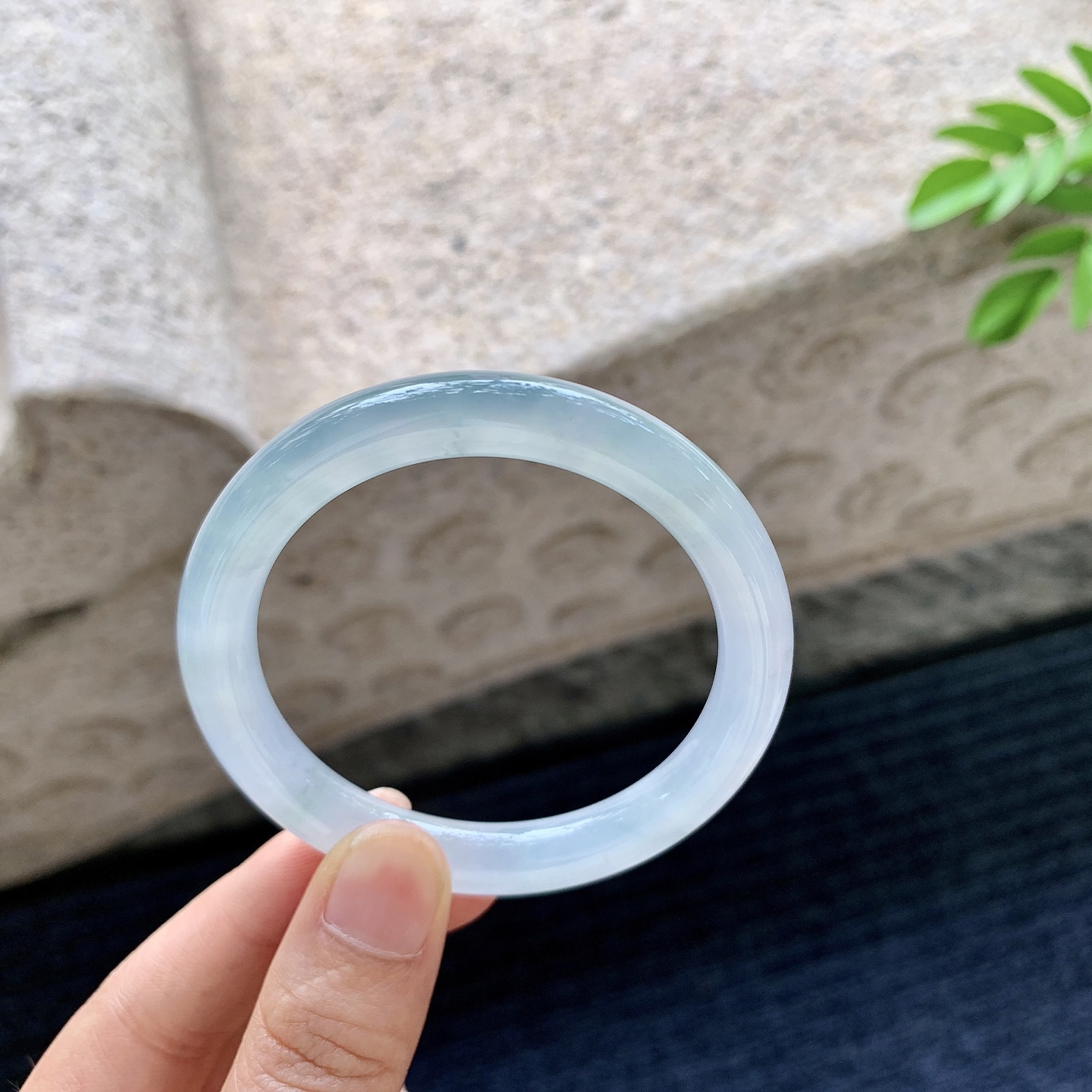 圆条50 51，圈口51.6/8/8，编码GL080523，描述：糯冰，水润，种老，细腻，打灯有纹线