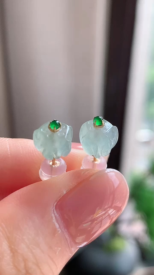 天然翡翠，冰莲花珠耳钉18k金，尺寸6.8 aa82