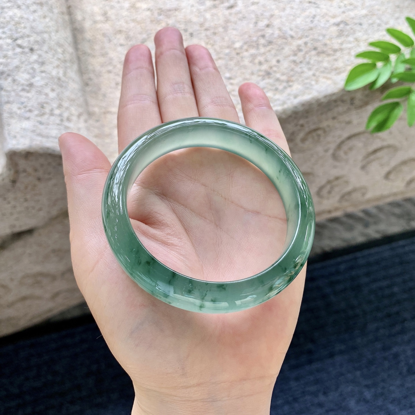 正圈56 57，圈口57.1/13.1/8.1，编码HW080519，冰油绿飘花，清透，水润，种老，