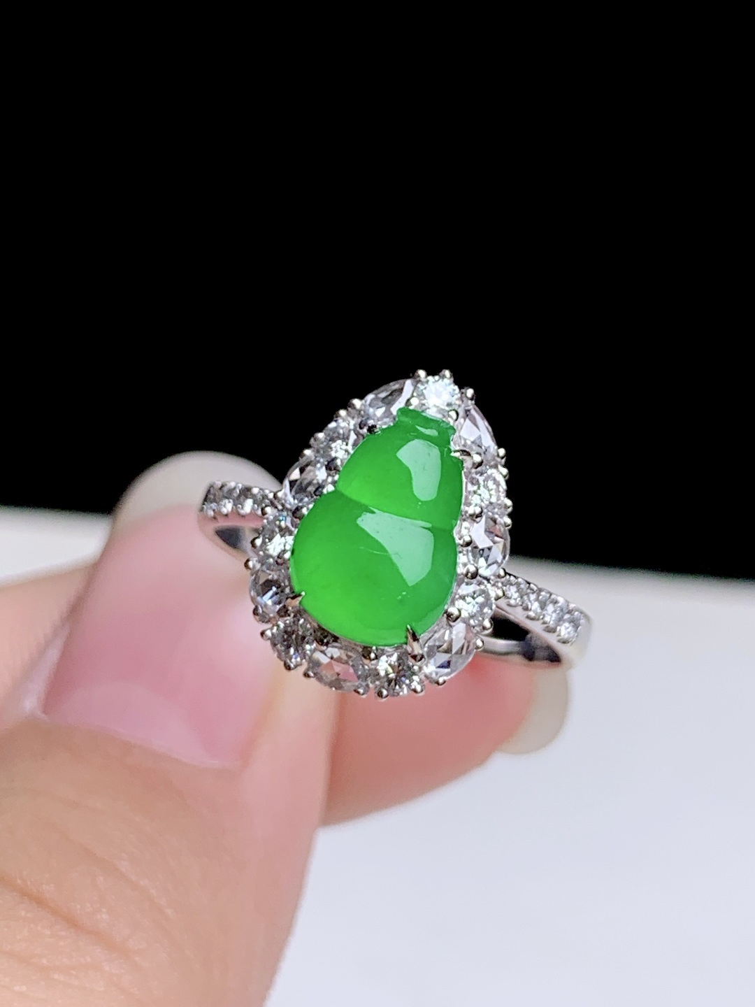 冰阳绿葫芦戒指，18k金钻镶嵌，13.8-10.3-7