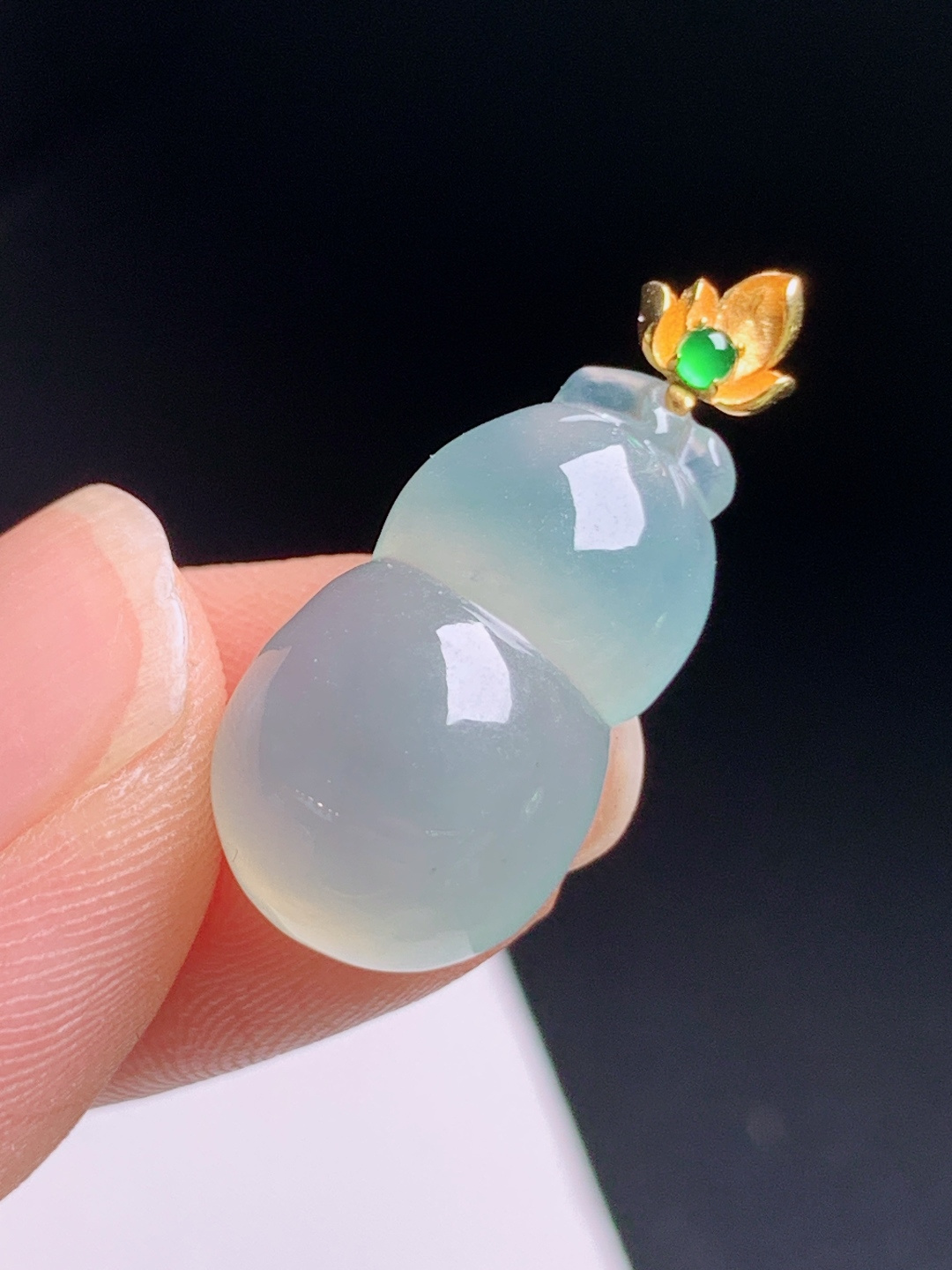 高冰葫芦吊坠，冰润细腻，金扣点缀，福禄绵长