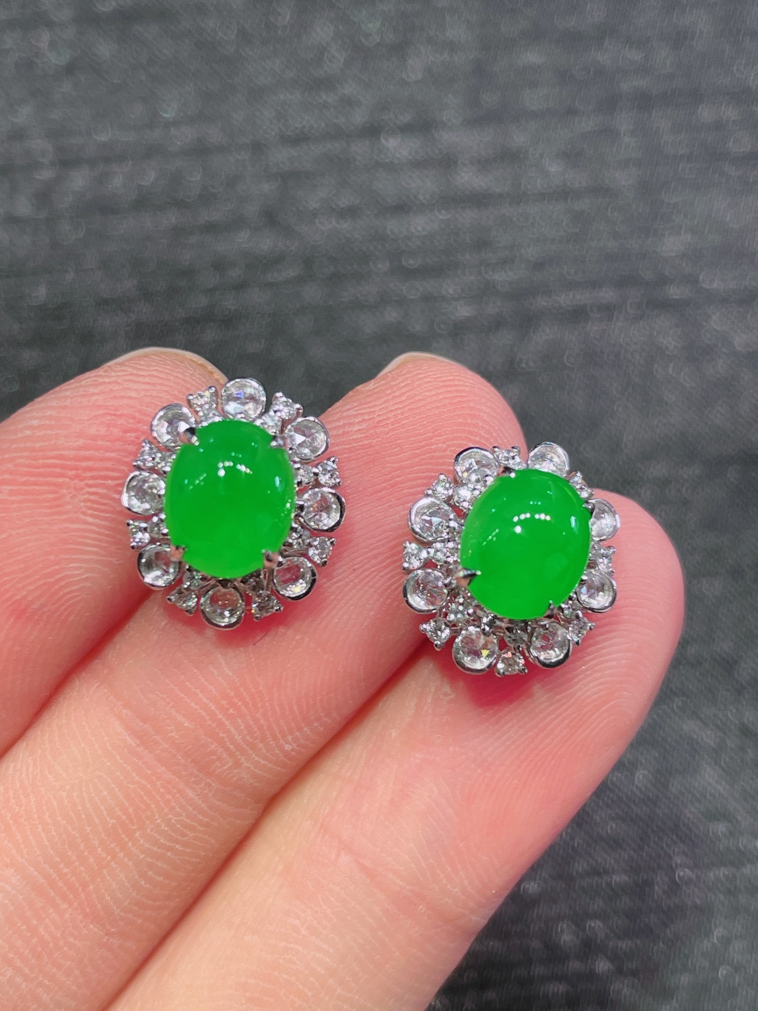 ️高冰绿蛋面耳钉 晶莹剔透，新颖时尚，品相，8-7-4