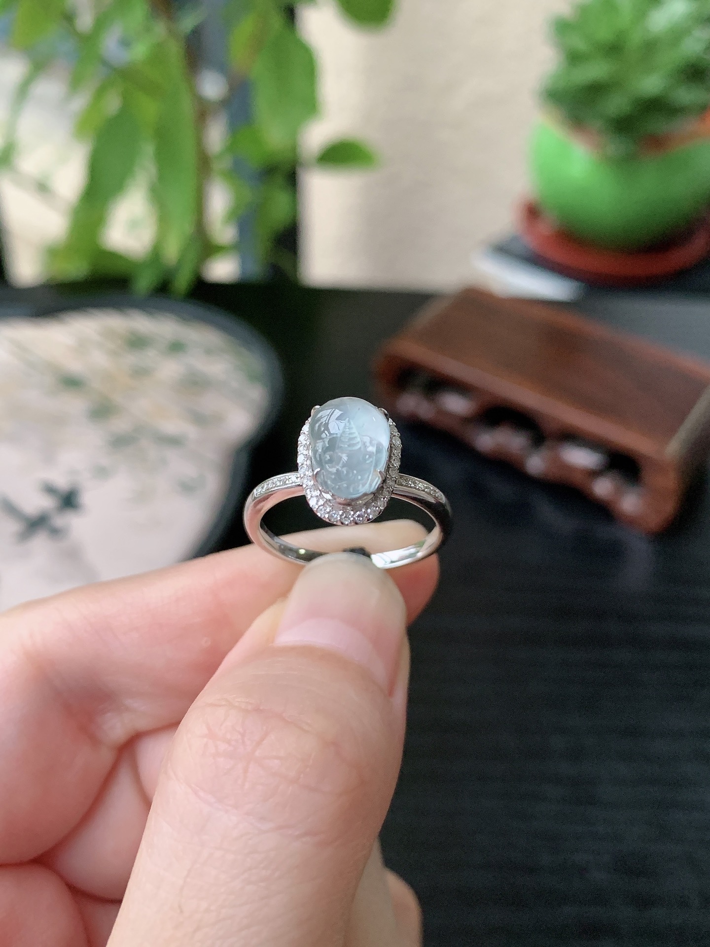 18k金镶嵌老坑冰种胶感白月光貔貅戒指,裸石尺寸:9.5-6.7-4.3mm