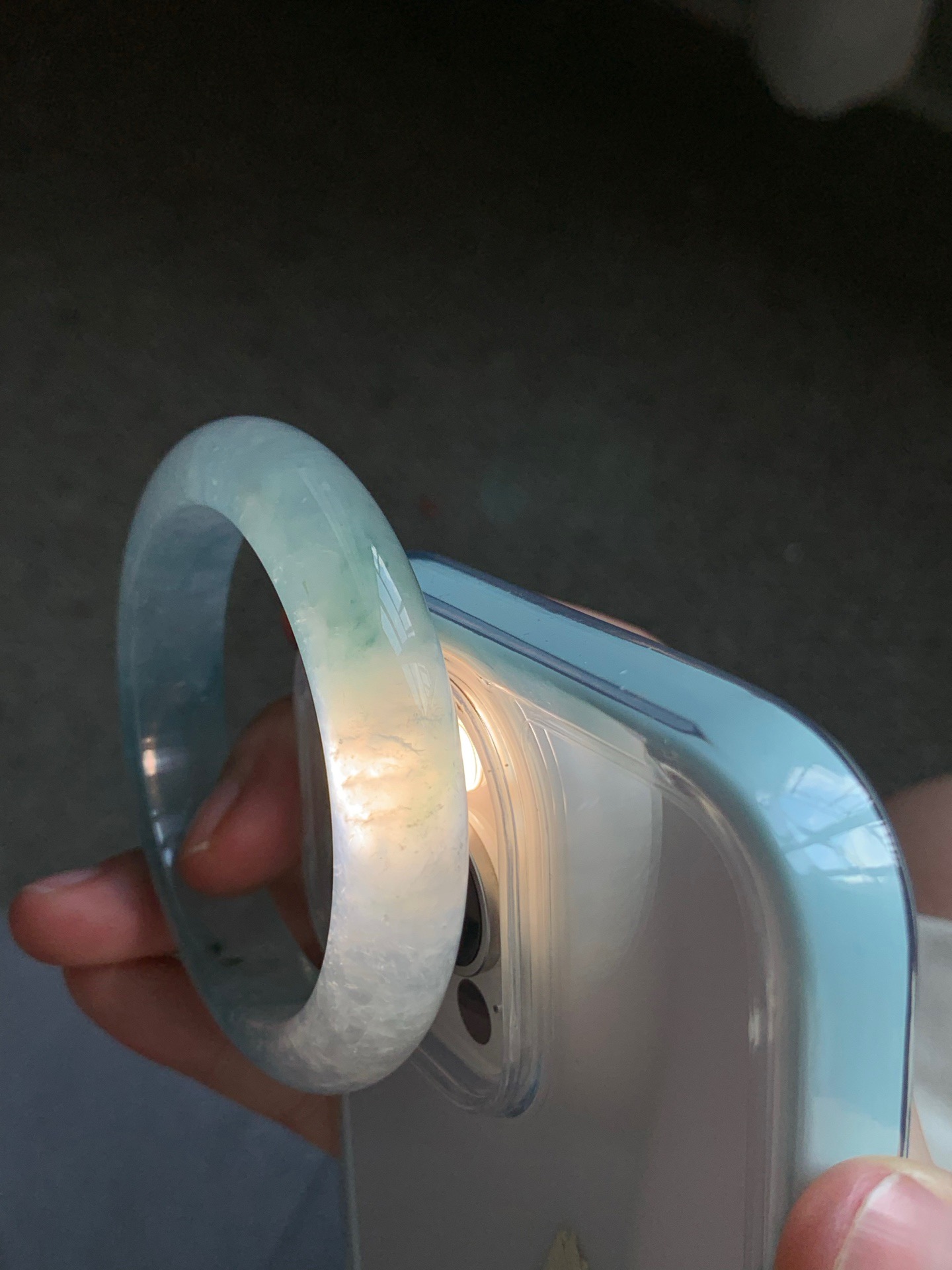 正圈50 51，圈口51.6/11.8/8.1，编码BA080404，冰糯飘绿，水润，种老，细腻，打灯有絮线