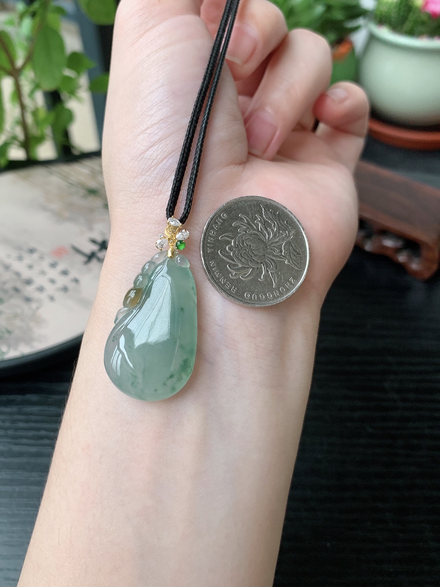 18k金镶嵌老坑冰种胶感飘花福瓜吊坠,裸石尺寸:32.5-19.3-5.2mm