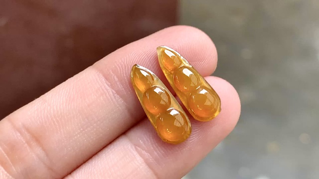 ️ 蜜糖黄福豆一对，17.2*6.5*2.8 完整