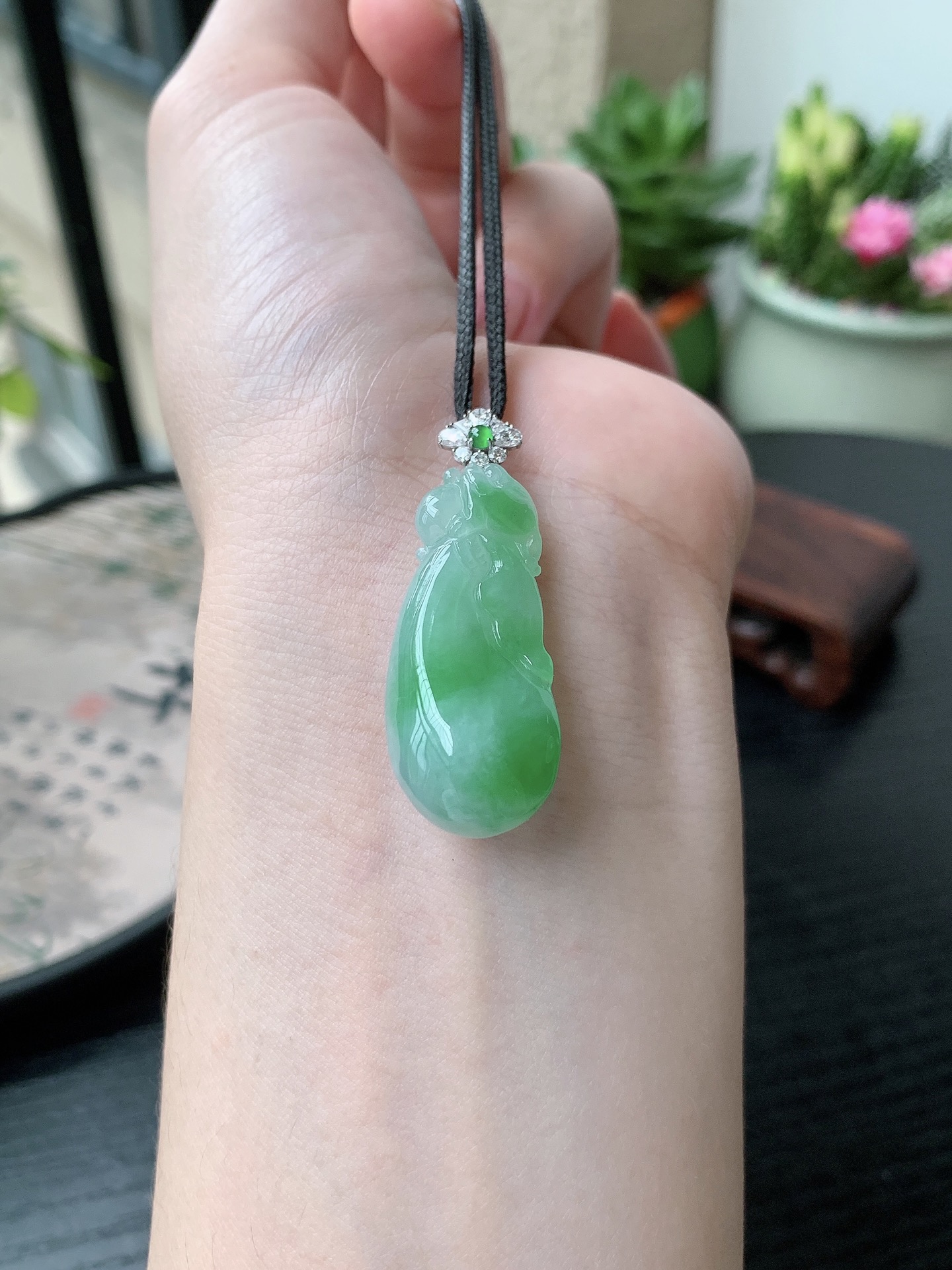 18k金镶嵌老坑冰种胶感飘阳绿代代有钱吊坠,裸石尺寸:33.3-15.1-8.6mm