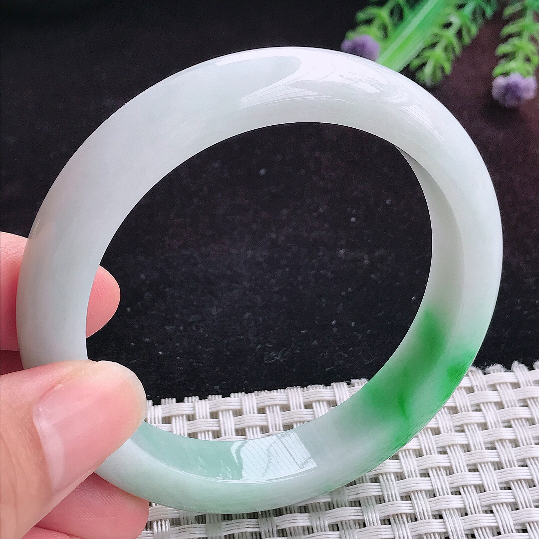 实拍A货翡翠56.5/12.1/8.6老坑精美飘阳绿手镯宽边玉镯平安镯百搭