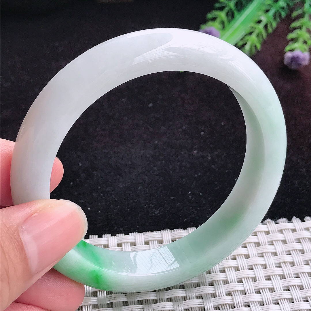 实拍A货翡翠56.5/12.1/8.6老坑精美飘阳绿手镯宽边玉镯平安镯百搭
