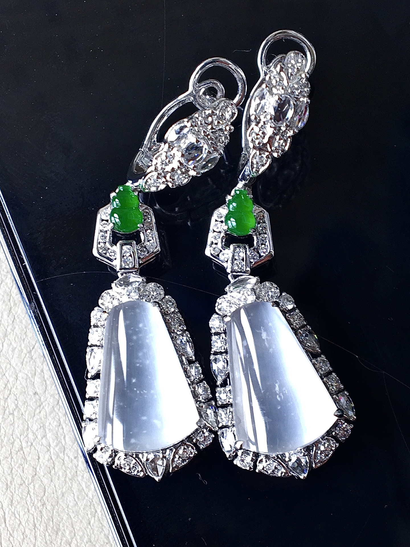 玻璃种无事牌耳坠，18k金镶嵌，饱满水润，无裂，裸石尺寸13.2/9.7/4.5--38.8编码0804好数字