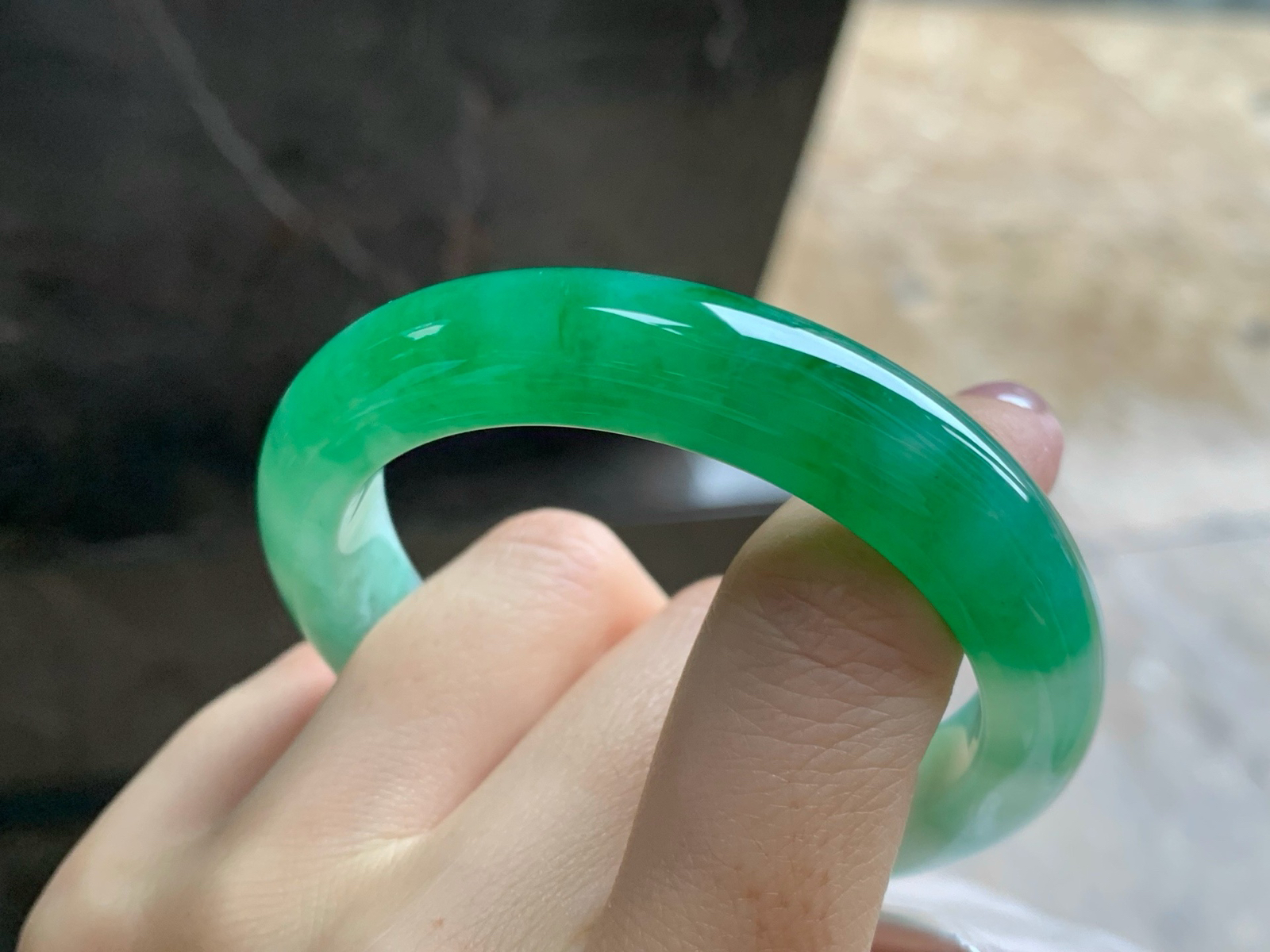 51.7-11-8.5
带色手镯^_^有种有色～绿色浓郁精品小圈口