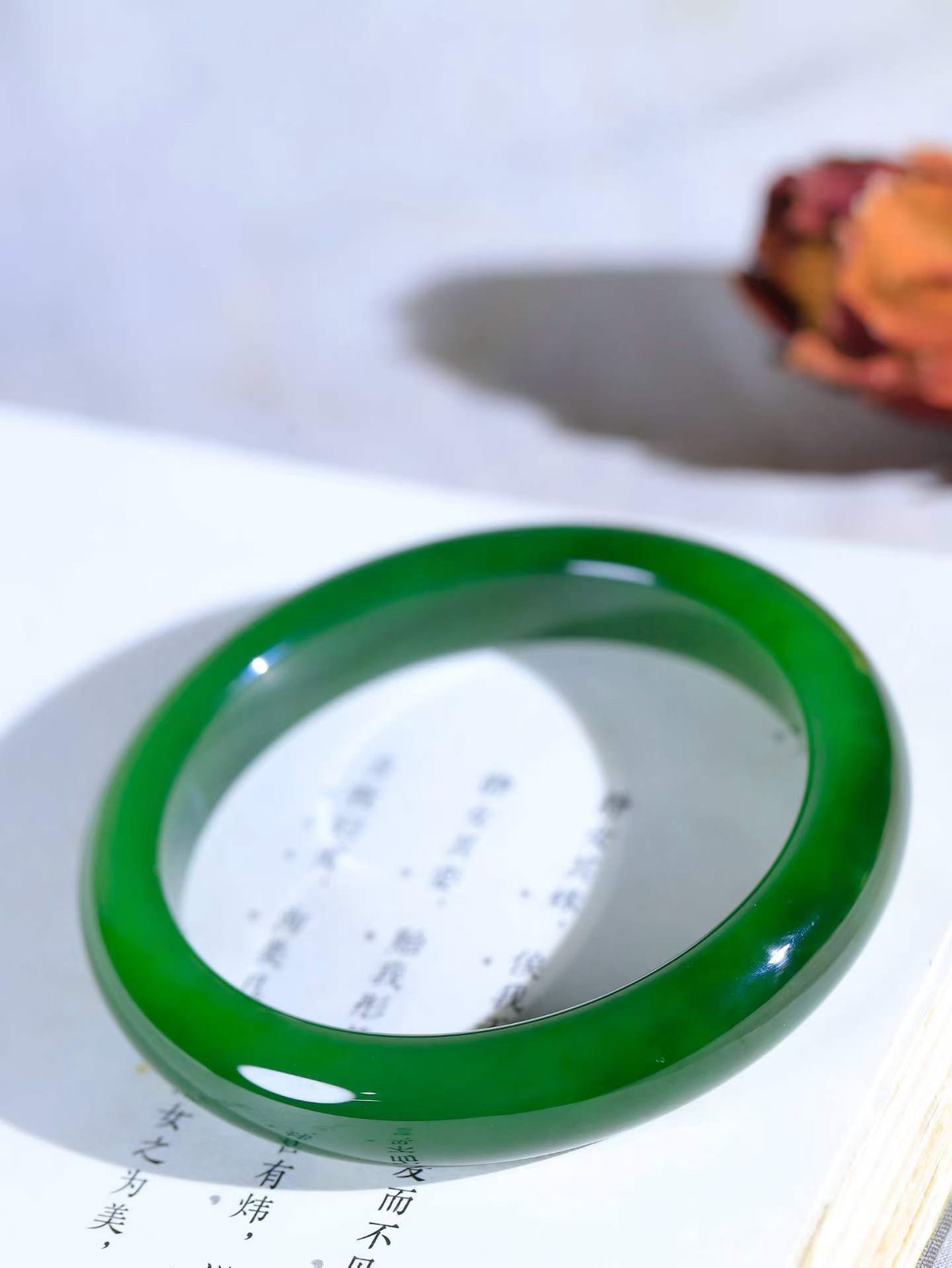 【碧色荡漾·手镯】

收藏级臻品和田玉碧玉手镯，玉质细腻温润，手感舒适，️线条流畅，简约大气