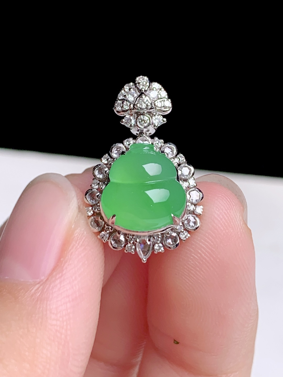 冰阳绿葫芦，18k金钻镶嵌，21.5-13.6-10