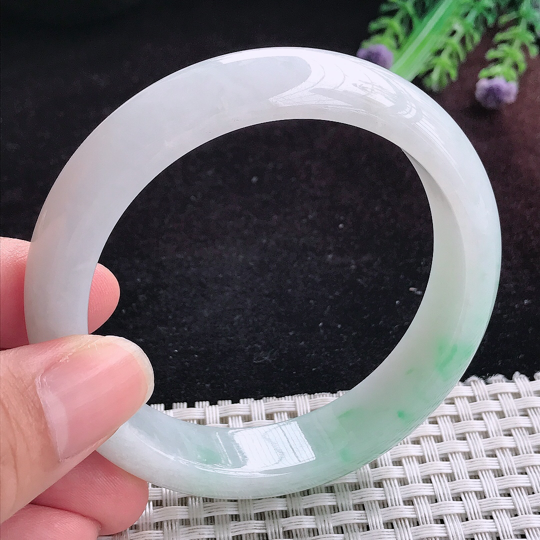 实拍A货翡翠58/14/8.5老坑温润飘绿手镯宽边玉镯平安镯百搭