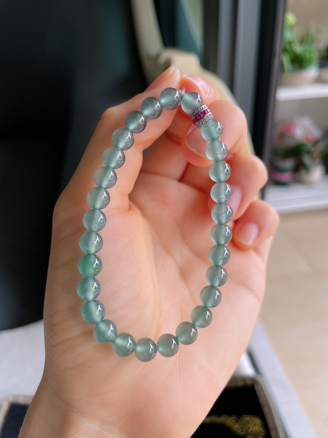天然翡翠A货，冰蓝水手串，尺寸：6.3mm。