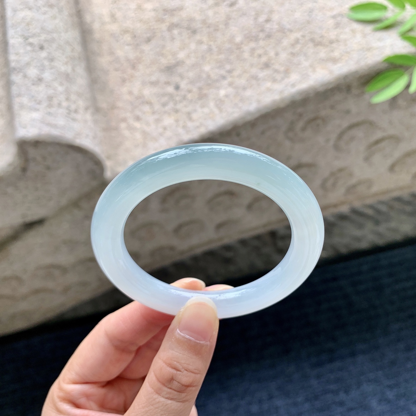 圆条50 51，圈口51/9/9.3，编码A1080615，糯冰晴底，水润，种老，细腻，打灯有棉纹
