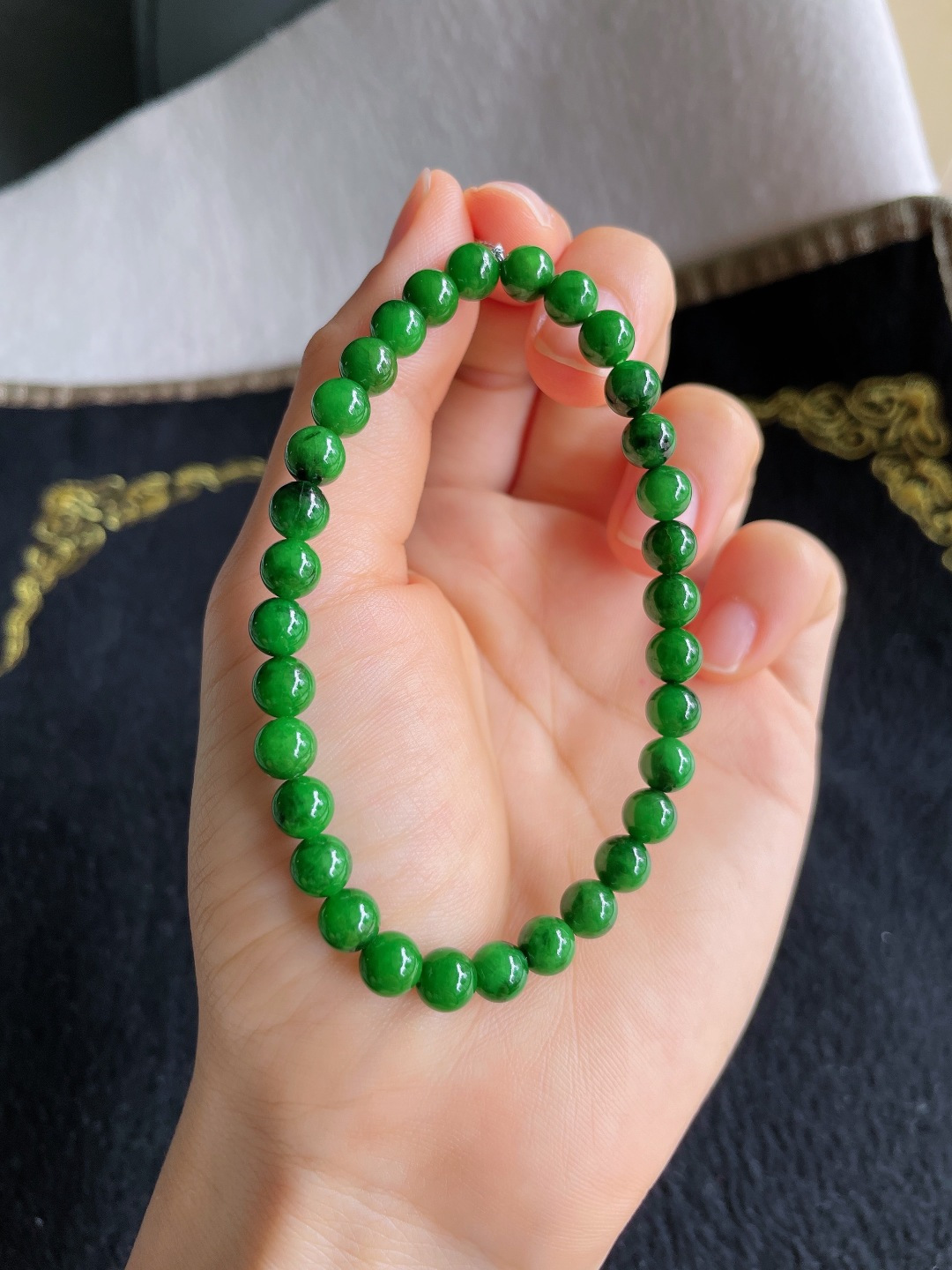 ️，缅甸天然翡翠A货，满绿辣绿手串，尺寸：6mm。【编4389】