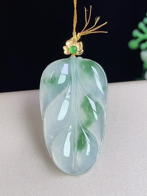 18k金镶冰飘绿树叶，无裂，尺寸29-17-3.6mm，d05lyg