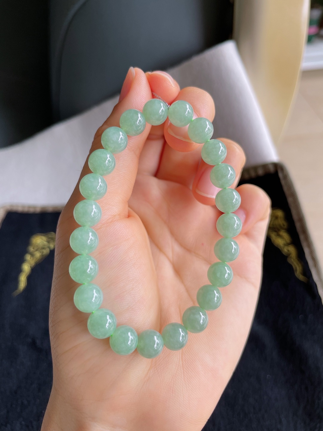 缅甸天然翡翠A货，冰满绿冰绿手串，尺寸：8mm。【编3546】