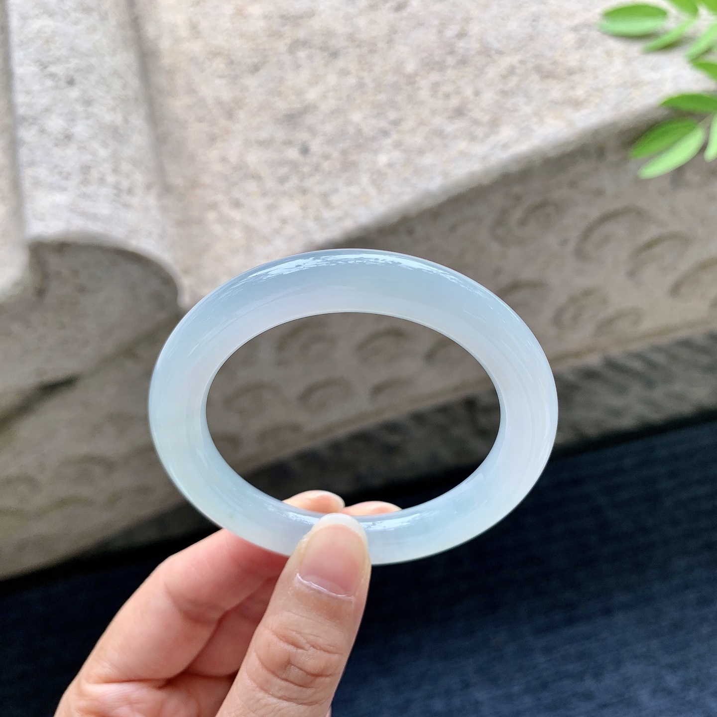 圆条50 51，圈口51/9/9.3，编码A1080615，糯冰晴底，水润，种老，细腻，打灯有棉纹
