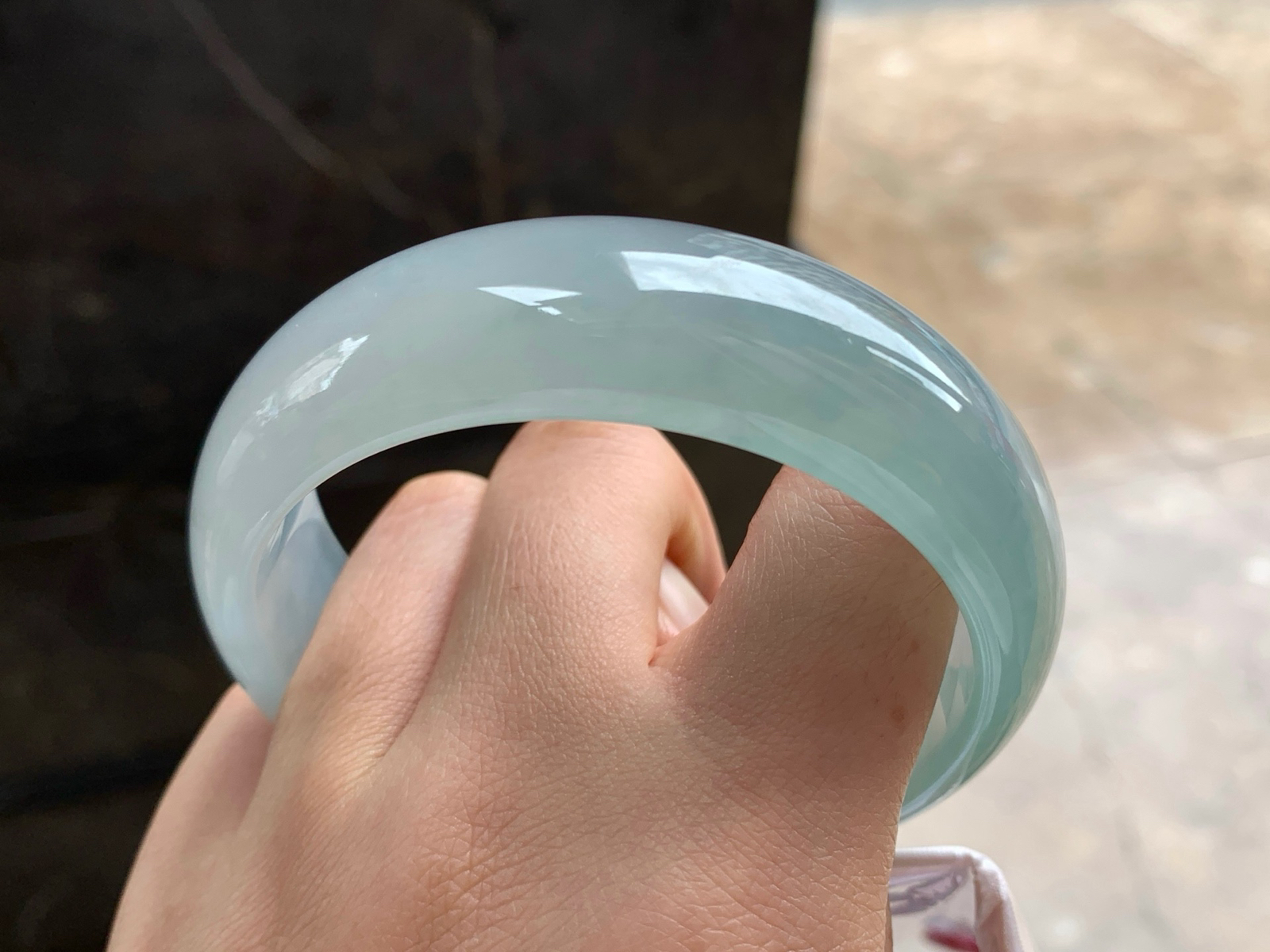 61-19.6-8
冰种宽版手镯^_^荧光十足
