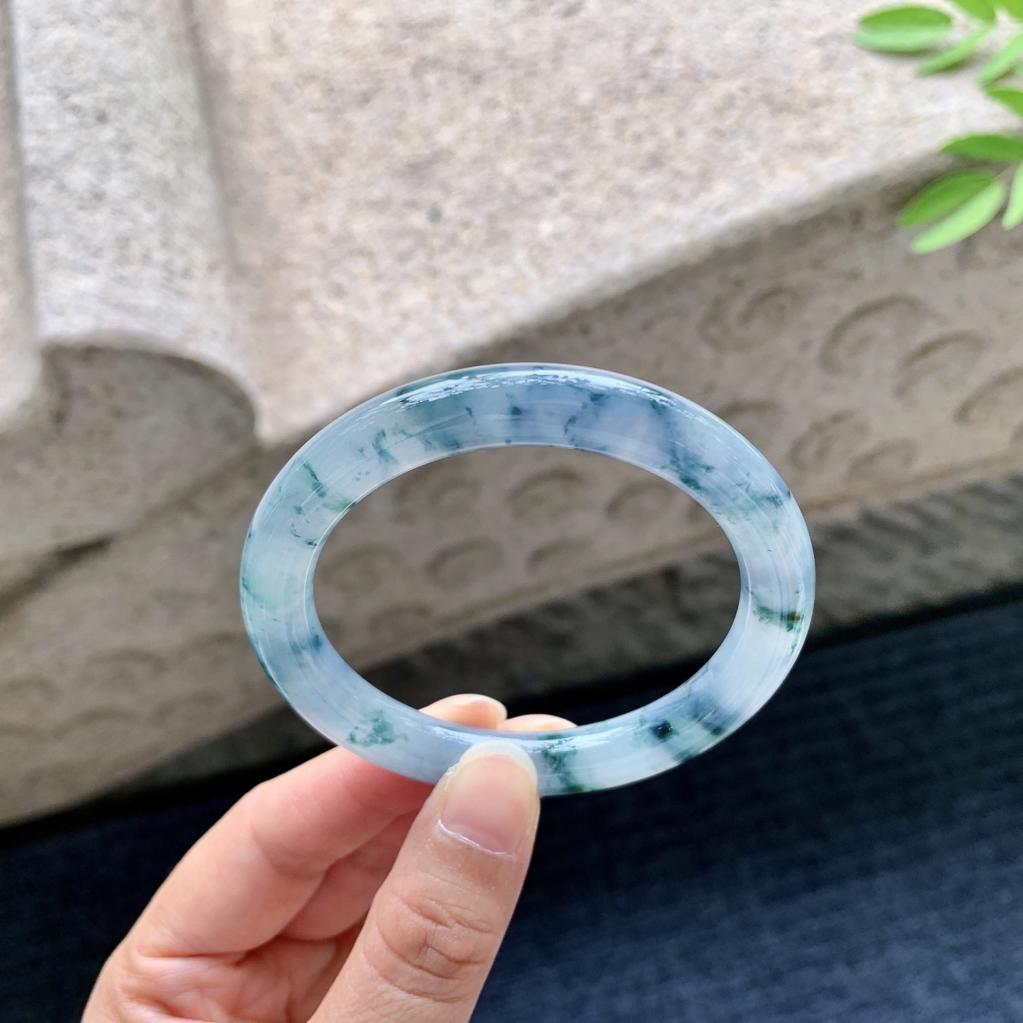 圆条51 52，圈口52.8/8.7/8.6，编码HD080606，冰糯紫罗兰飘花，水润，种老，细腻，无裂。