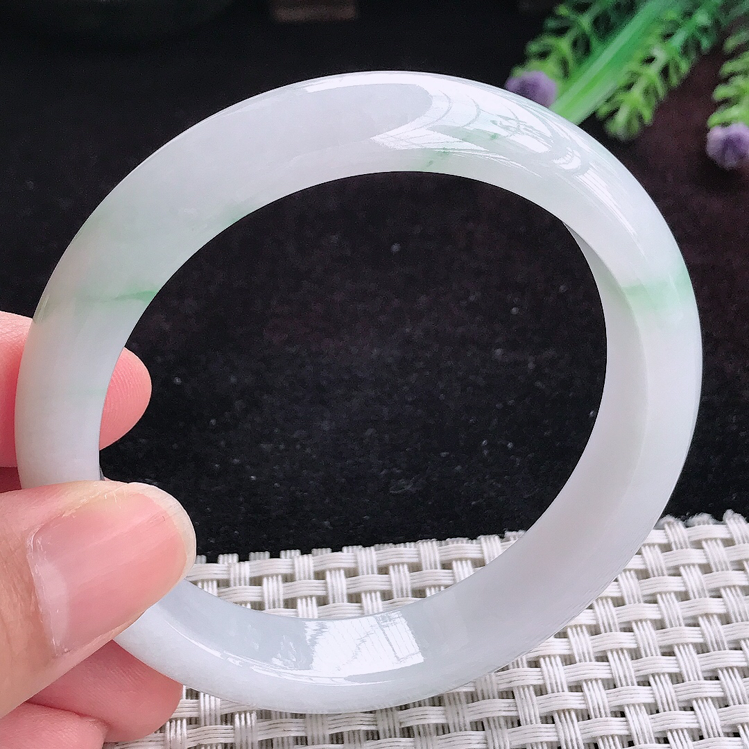实拍A货翡翠59/13.5/8.3老坑冰润飘花手镯宽边玉镯平安镯百搭