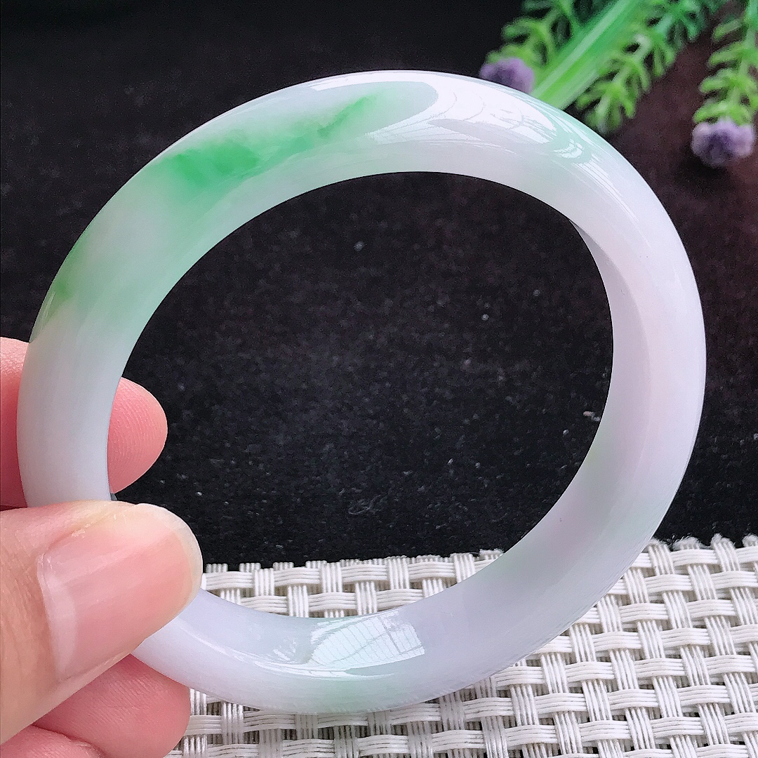 实拍A货翡翠56.5/11.7/8.5老坑精美飘阳绿手镯宽边玉镯平安镯百搭