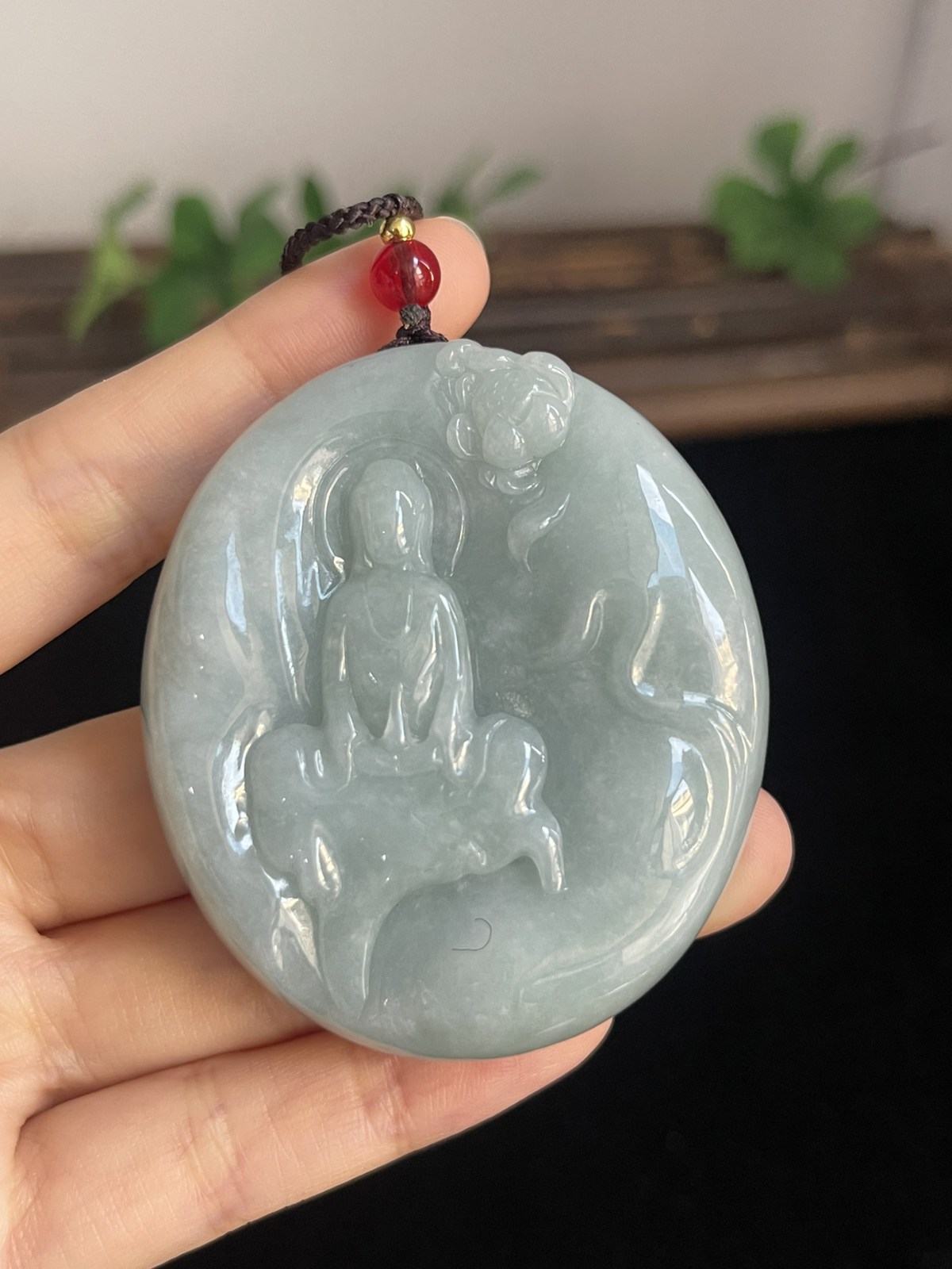 翡翠糯化种吊坠，配珠未测