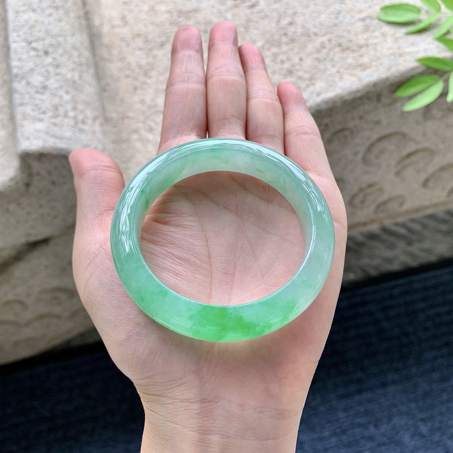 正圈50 51，圈口51.7/11.5/8.2，编码G7080616，冰糯飘辣绿，水润，种老，细腻，