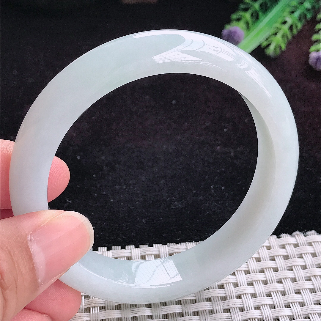 实拍A货翡翠57/12.5/8.5老坑冰润起胶白月光手镯宽边玉镯平安镯百搭