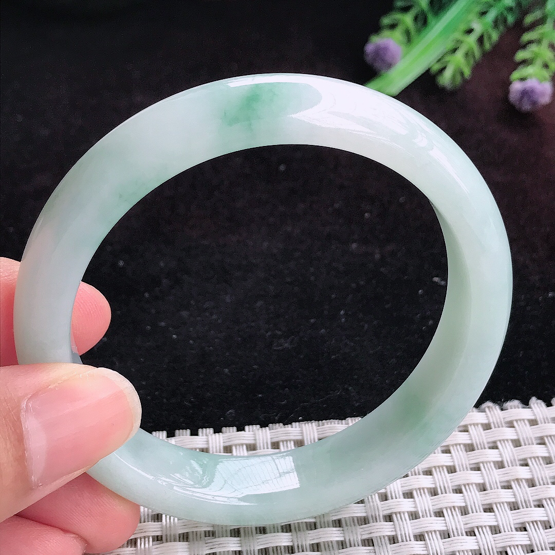 实拍A货翡翠57.5/12.6/8.3老坑秀气温润飘花手镯宽边玉镯平安镯百搭
