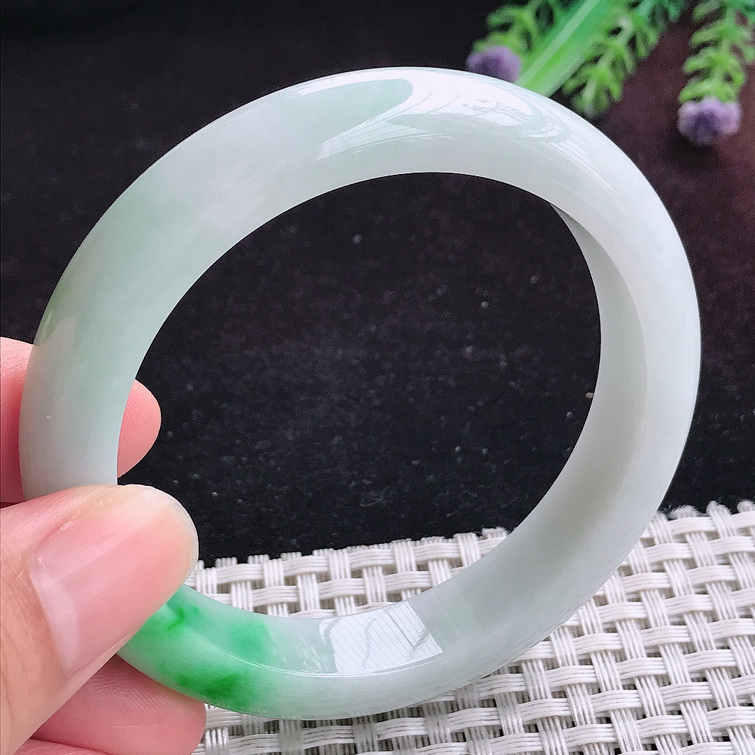 实拍A货翡翠56.5/12.1/8.6老坑精美飘阳绿手镯宽边玉镯平安镯百搭