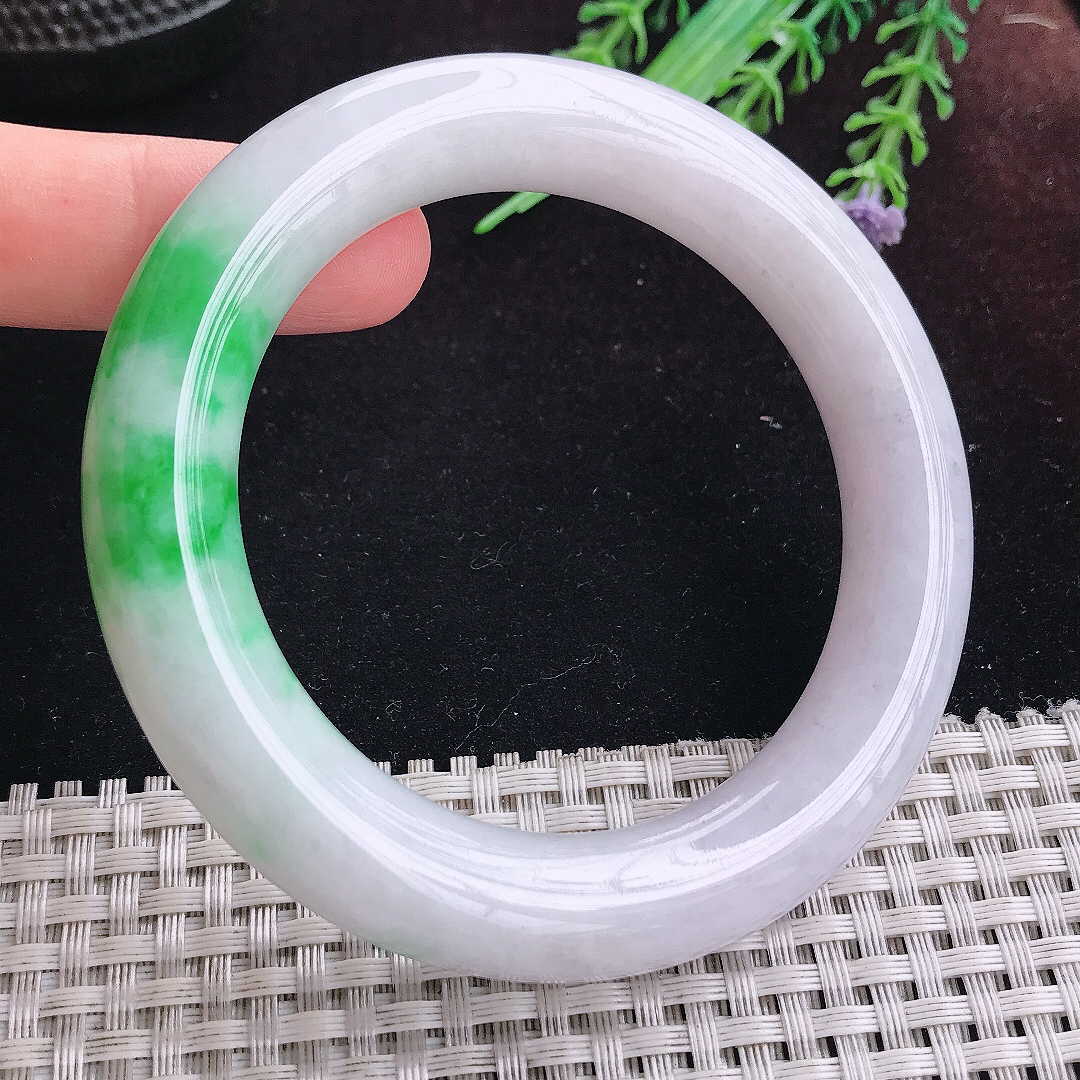 实拍A货翡翠57.5/12.1/12.2老坑精美飘阳绿胖圆条手镯平安镯百搭