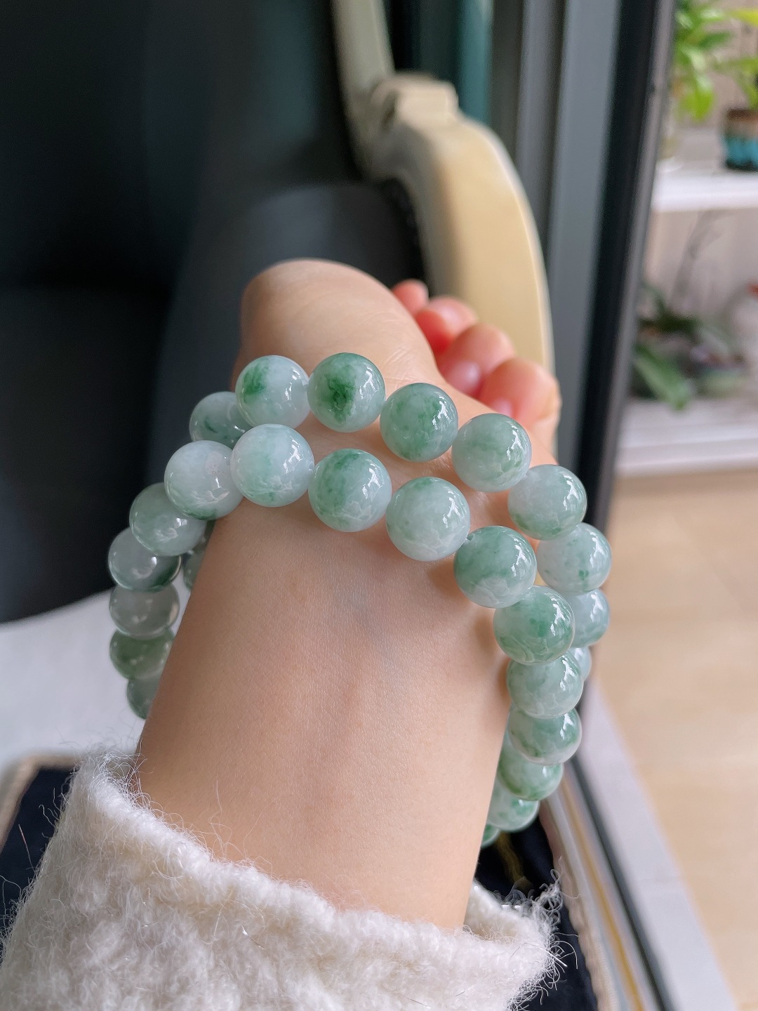 缅甸天然翡翠A货，冰种飘花项链，尺寸：11.6mm45颗。【编3828】