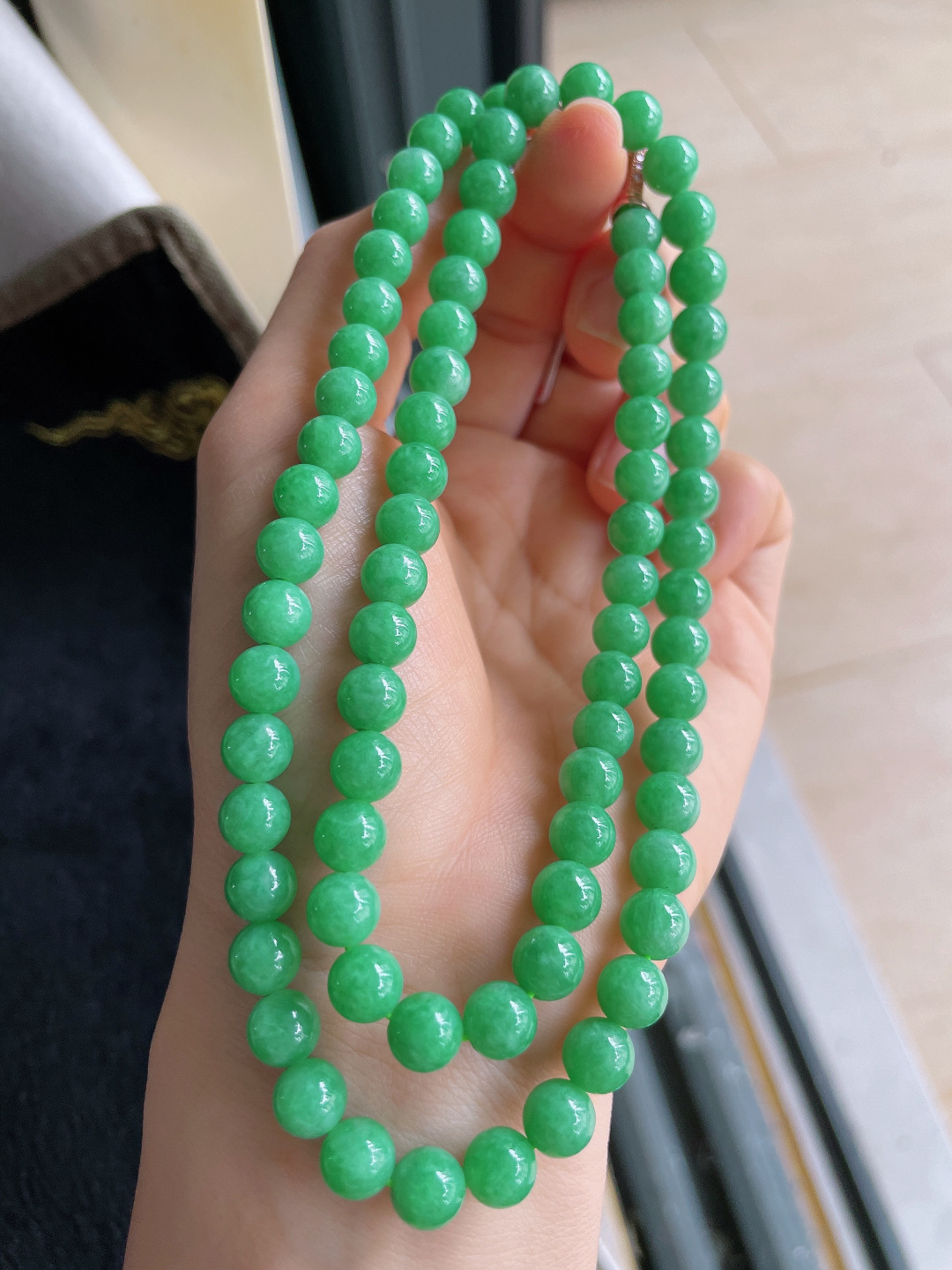 ️，缅甸天然翡翠A货，冰满绿珠链，尺寸：7.2mm77颗。【编3038】