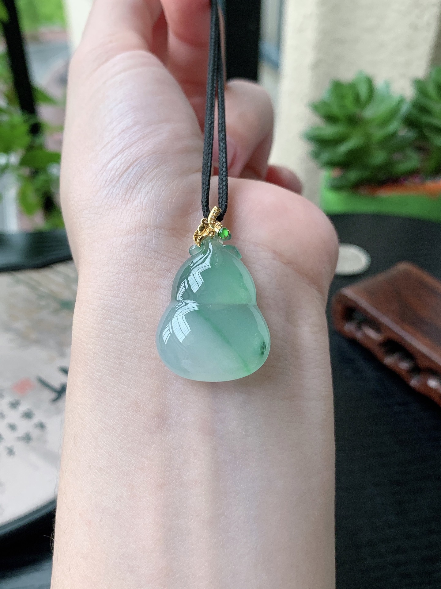 18k金镶嵌老坑冰种胶感飘绿葫芦吊坠,裸石尺寸:27.2-21-6mm