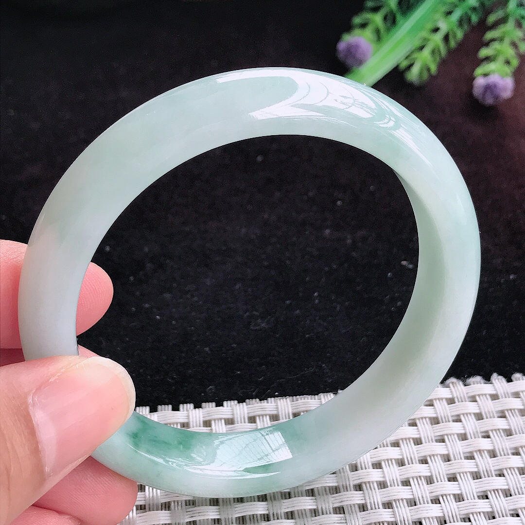 实拍A货翡翠57.5/12.6/8.3老坑秀气温润飘花手镯宽边玉镯平安镯百搭